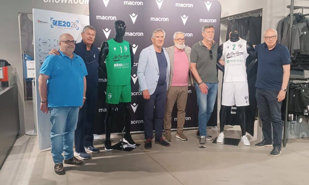 foto di rito alla presentazione di "Bale tal gei"