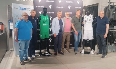 foto di rito alla presentazione di "Bale tal gei"