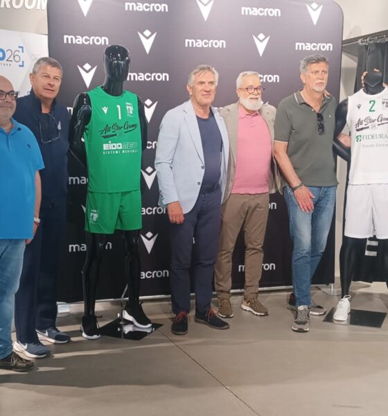 foto di rito alla presentazione di "Bale tal gei"