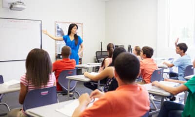 Studenti in classe durante una lezione