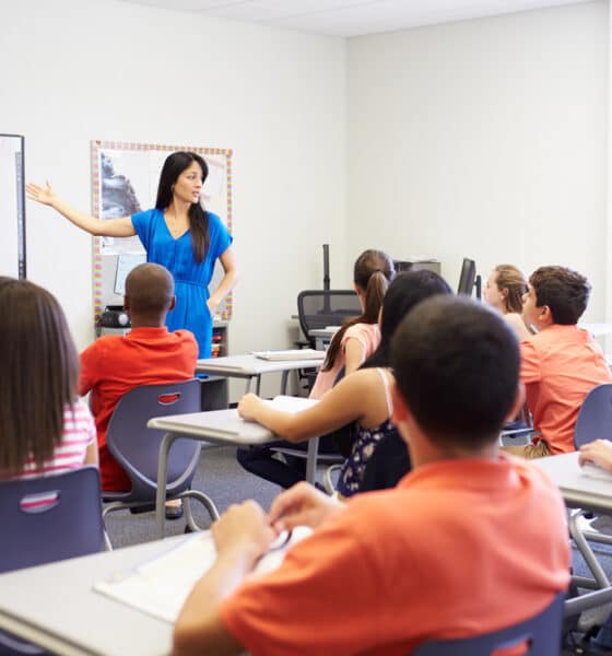 Studenti in classe durante una lezione