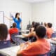Studenti in classe durante una lezione