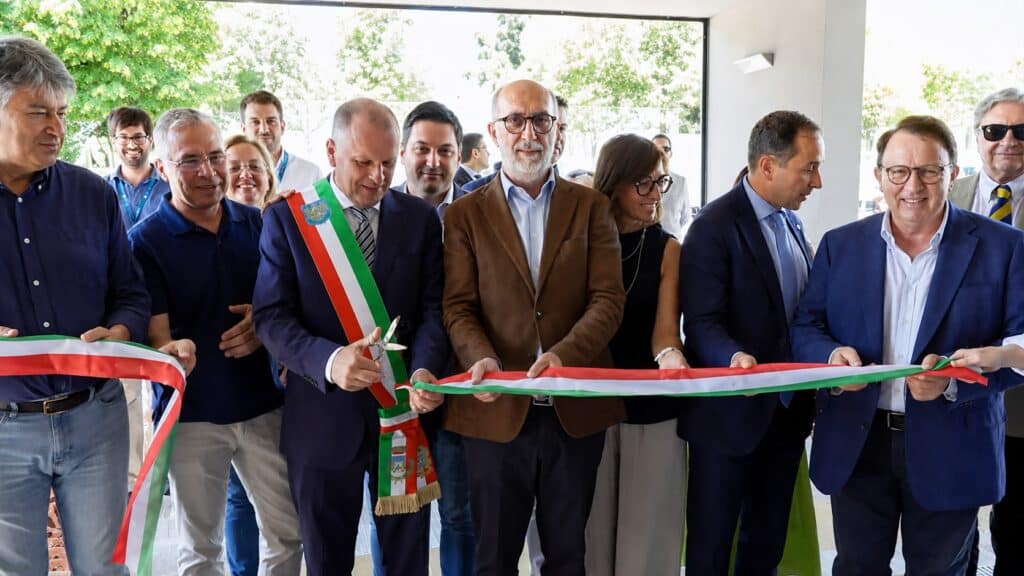 Il taglio del nastro all'inaugurazione della Casa della comunità di Tarcento