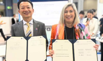 L'assessore Cristina Amirante con Katsuhiro Higashiguchi e il memorandum firmato