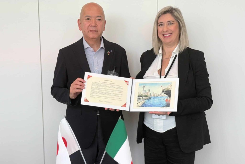 L'assessore regionale Cristina Amirante, con il direttore generale del Porto di Yokohama, Shimbo Yasuhiro