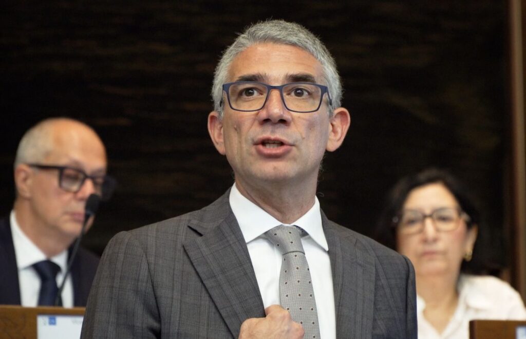 L'assessore regionale Pierpaolo Roberti, durante la discussione in Aula sul ddl che reintroduce le province in Friuli-Venezia Giulia