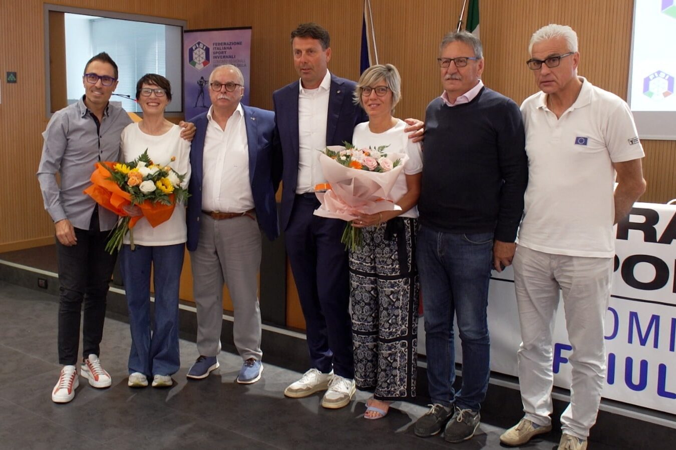 Foto di gruppo a Tolmezzo all'assemblea regionale della Federazione italiana sport invernali (Fisi)