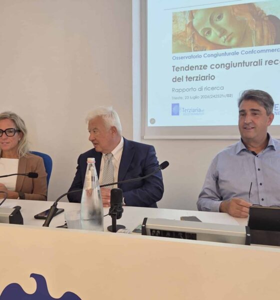 Da sx Patrizia Verde, direttrice Confcommercio Fvg, Pierluigi Ascani, direttore scientifico Format Research, Gianluca Madriz, presidente Confcommercio Fvg