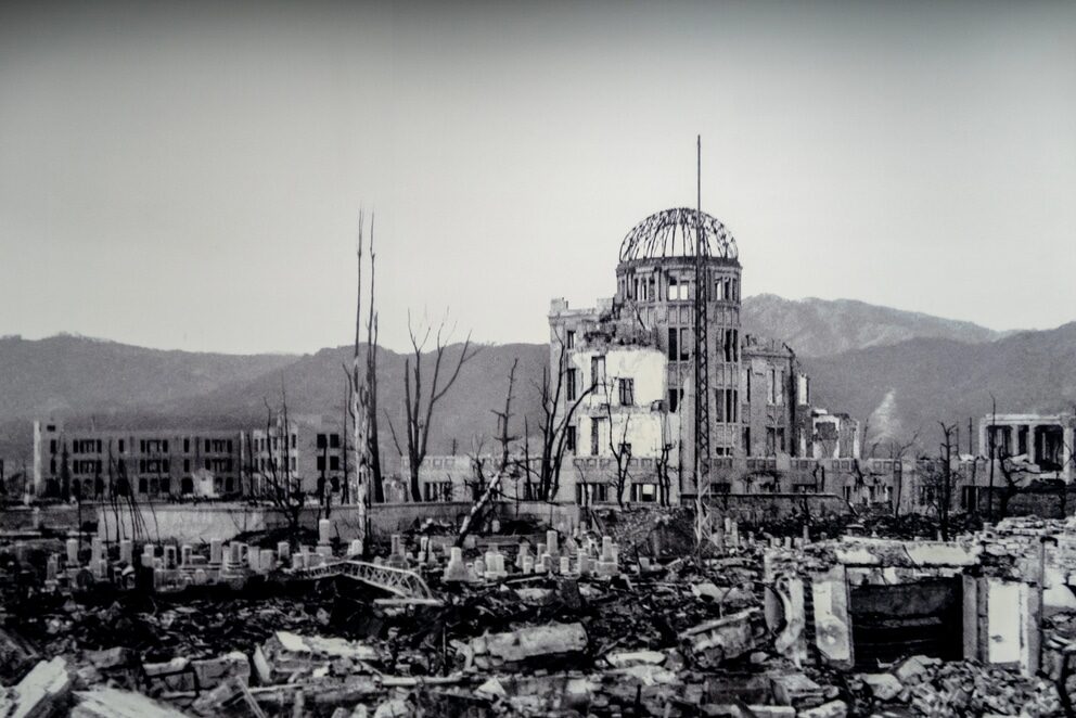 Hiroshima dopo l'esplosione - Sit-in base Usaf di Aviano
