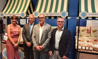 L'inaugurazione del nuovo corner di prodotti regionali