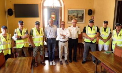 L'assessore Roberti con i primi sei volontari della sicurezza a Muggia