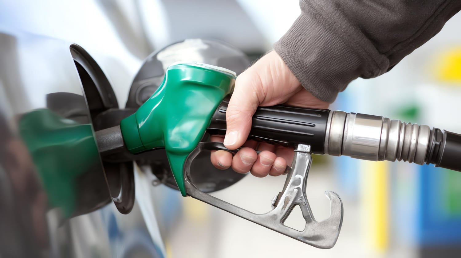 Rifornimento di carburante - Da oggi tetto dei prezzi nelle stazioni Eni