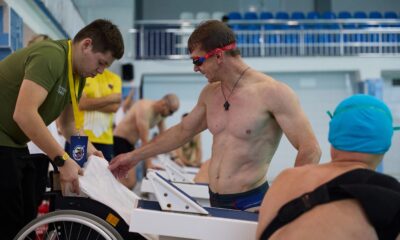 Persona con disabilità in piscina
