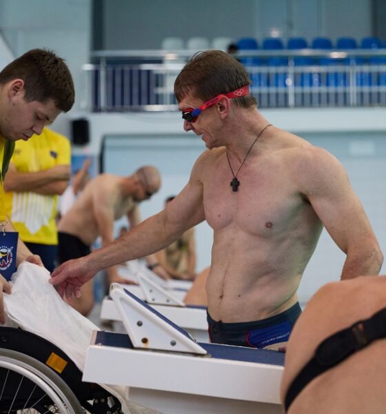 Persona con disabilità in piscina