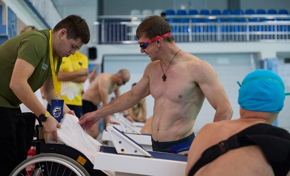 Persona con disabilità in piscina