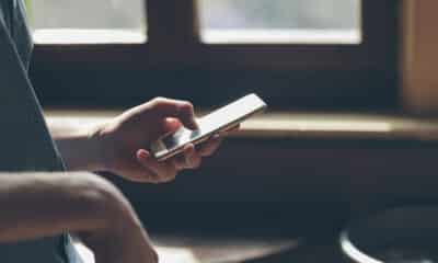 Persona al telefono