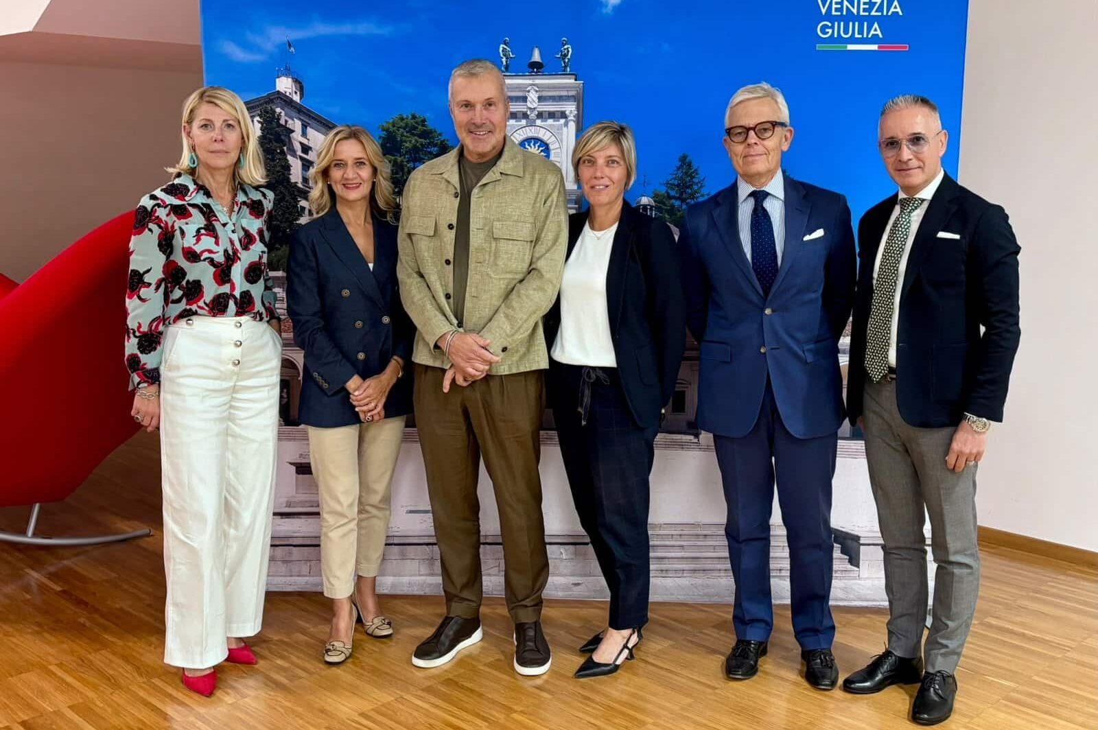 Gli assessori Sergio Emidio Bini e Barbara Zilli con i vertici di FVG Plus e la presidente di Friulia Federica Seganti