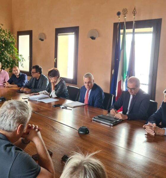 Gli assessori regionali Alessia Rosolen e Sergio Emidio Bini al tavolo con le parti sociali