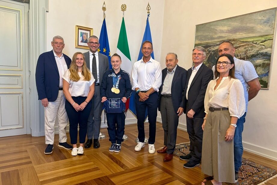 La ginnasta azzurra Benedetta Gava ricevuta dal governatore Fedriga e l'assessore Roberti