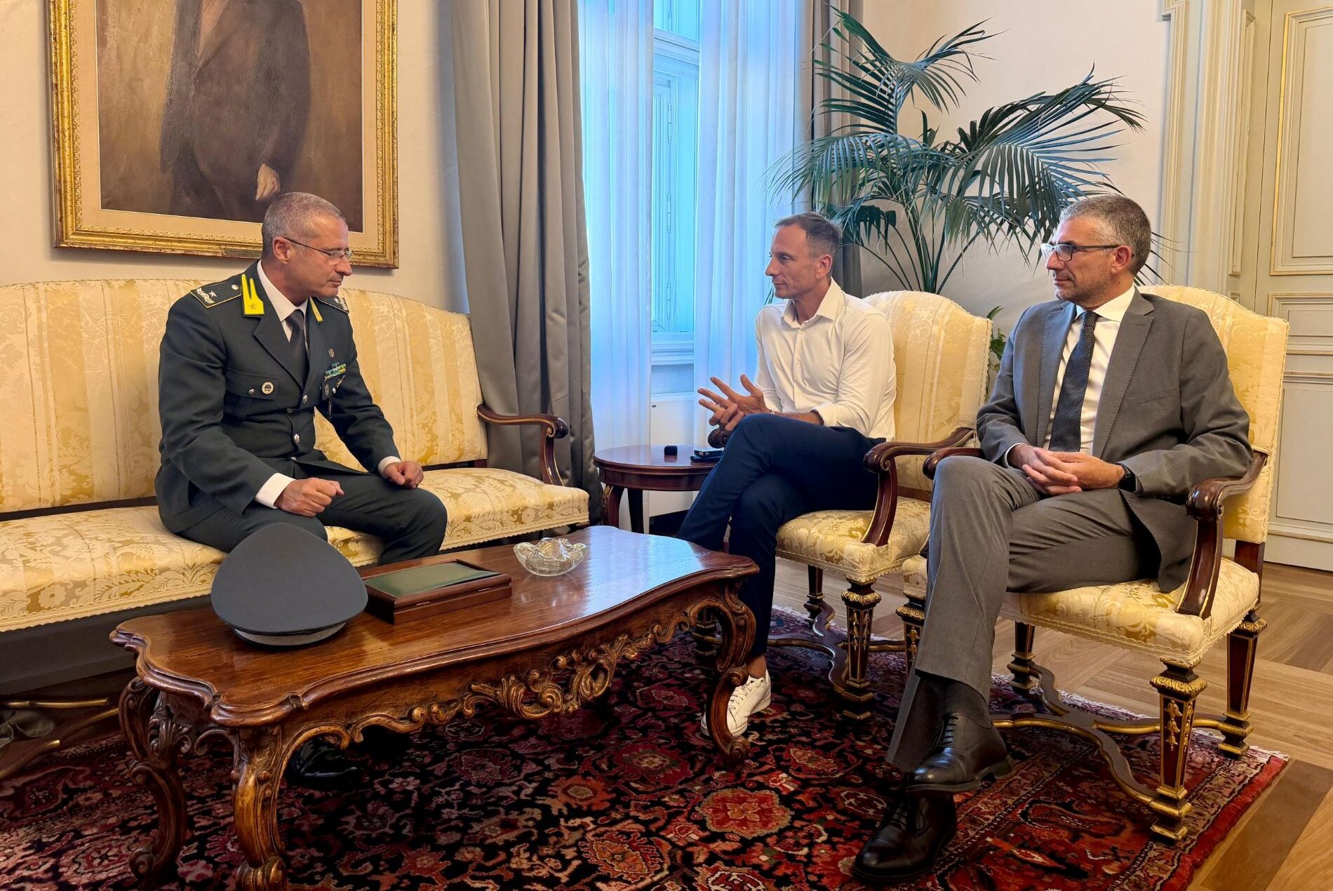 Il governatore Fedriga e l'assessore Roberti durante l'incontro con il generale Salsano