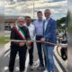 Il momento del taglio del nastro all'inaugurazione della pista ciclabile
