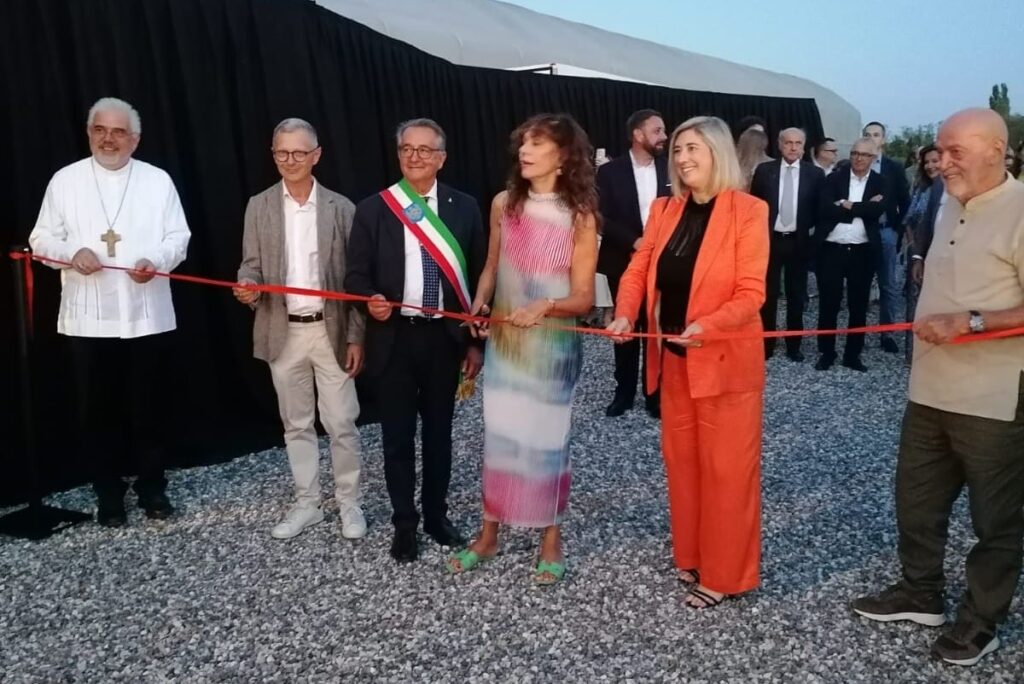 Il taglio del nastro con gli assessori Amirante e Zannier