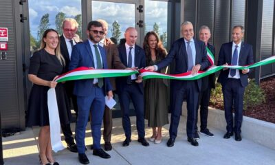Il taglio del nastro dei nuovi laboratori di Biofarma alla presenza dell'assessore regionale Sergio Emidio Bini