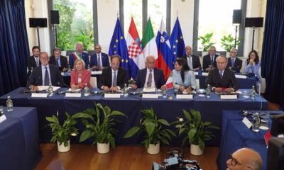 Il tavolo del vertice tra Italia, Croazia e Slovenia