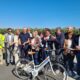L'assessore Cristina Amirante taglia il nastro all'inaugurazione dell'opera legata alla ciclovia Tri-li-Ve a Bevazzana