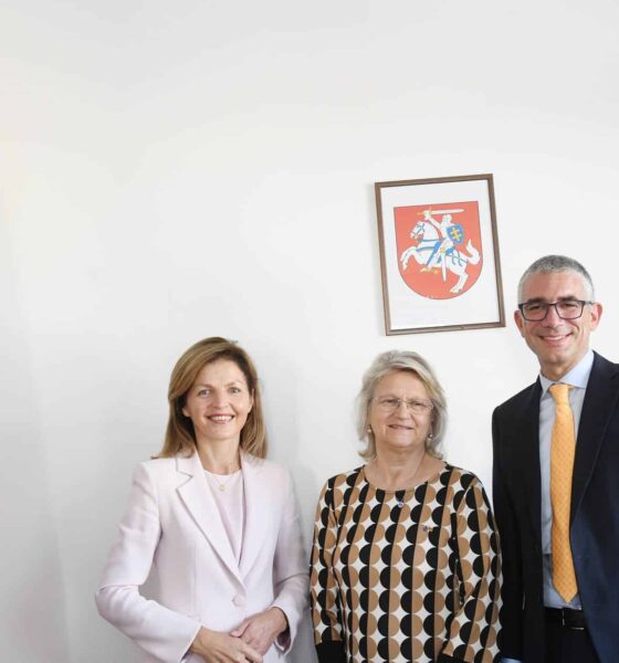 L'assessore regionale Pierpaolo Roberti con l'ambasciatrice di Lituania Dalia Kreiviene (a sinistra) e la console onoraria Lilli Samer (al centro)