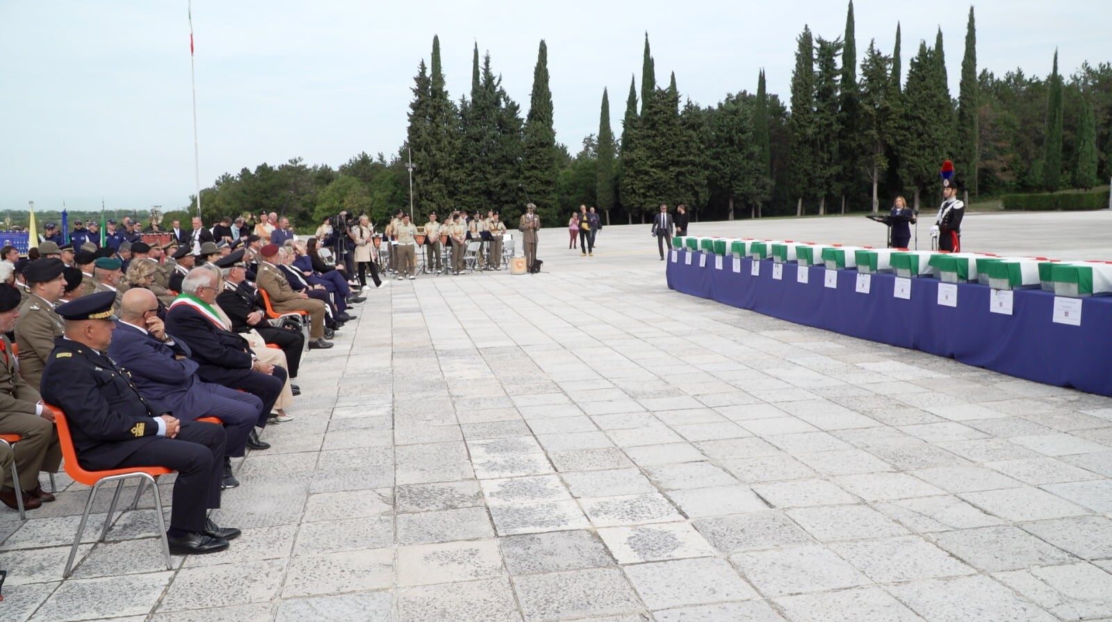 Un momento della cerimonia in onore dei 32 caduti della Grande Guerra rimpatriati in Italia