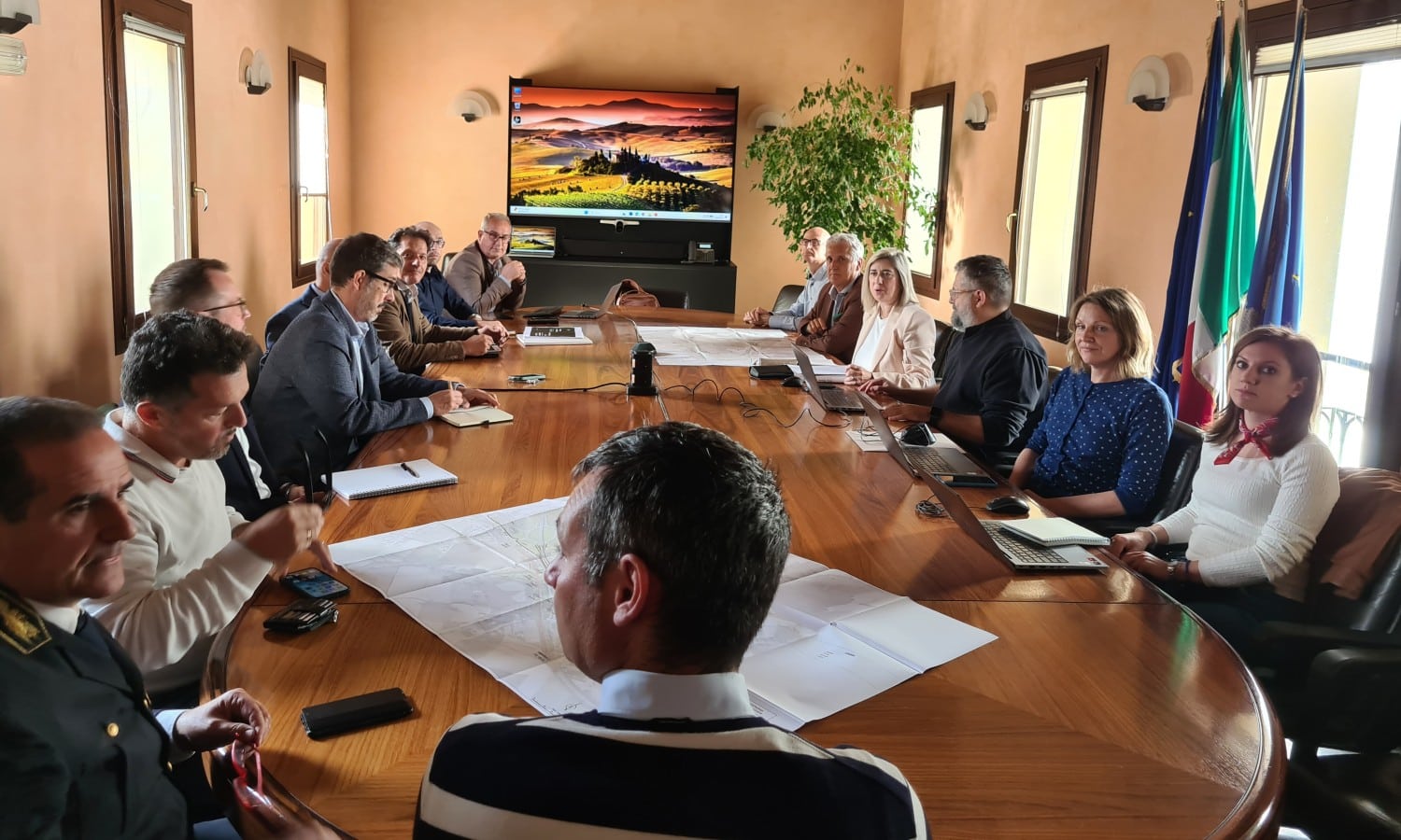 Un momento dell'incontro, nella sede della Regione a Pordenone con l'assessore Cristina Amirante, dei progettisti con i Comuni interessati dalla realizzazione del nuovo ponte sul Meduna