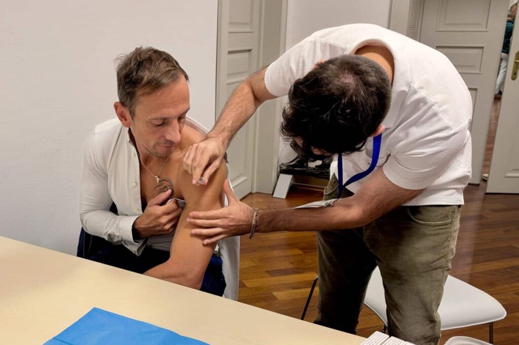 Il governatore Fedriga si sottopone alla vaccinazione