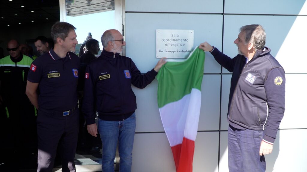 L'assessore Riccardi e il capo Dipartimento Pc Ciciliano scoprono la targa dedicata a Giuseppe Zamberletti