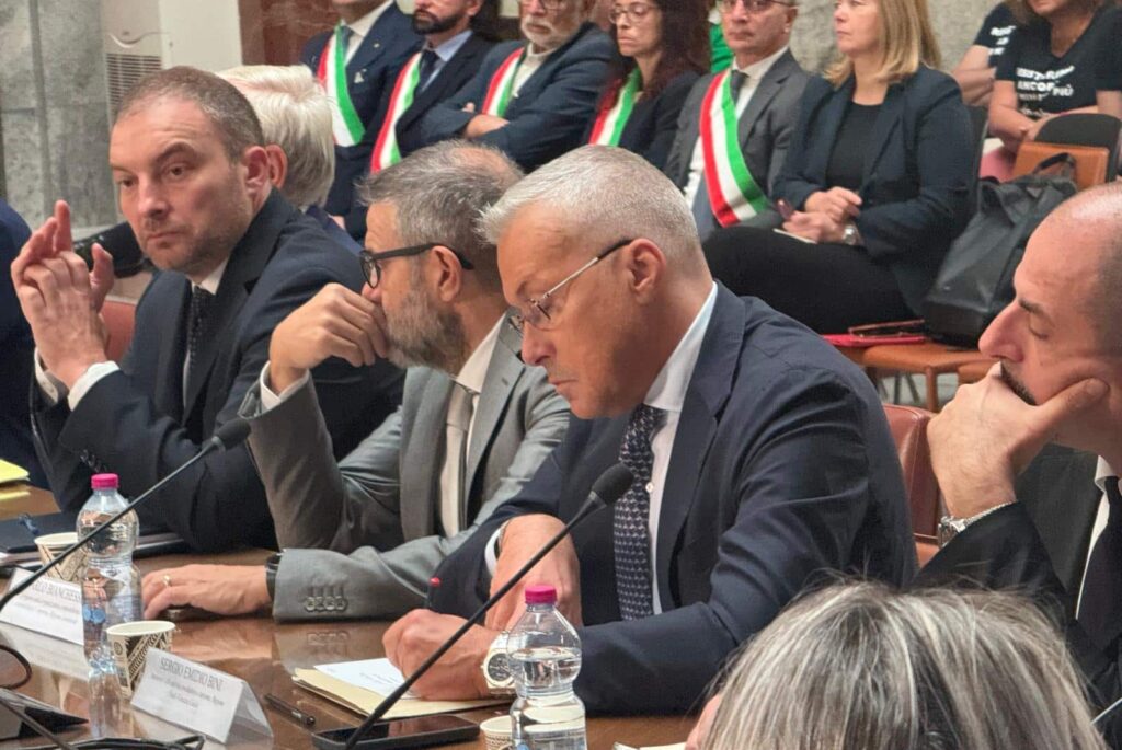 L'assessore regionale alle Attività produttive Sergio Emidio Bini al tavolo ministeriale