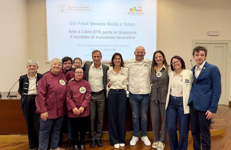 Il governatore Fedriga con i rappresentanti dell'associazione Arte e Libro