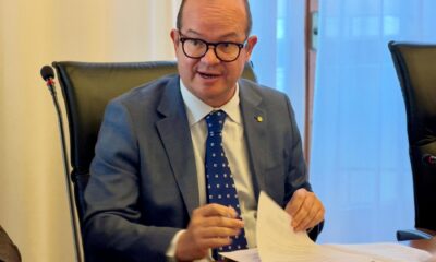 Il vicegovernatore Anzil durante la riunione di Giunta