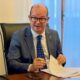 Il vicegovernatore Anzil durante la riunione di Giunta