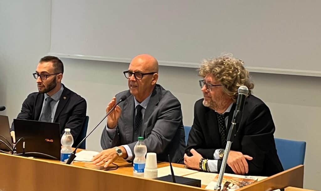 L’assessore al Patrimonio, demanio, servizi generali e sistemi informativi, Sebastiano Callari (al centro) all’Infoday sui servizi della Centrale unica di committenza della Regione