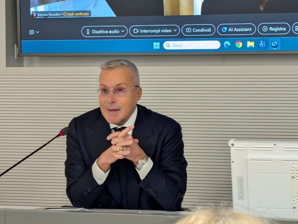 L'intervento dell'assessore Sergio Emidio Bini durante l'incontro sulla vertenza Electrolux.