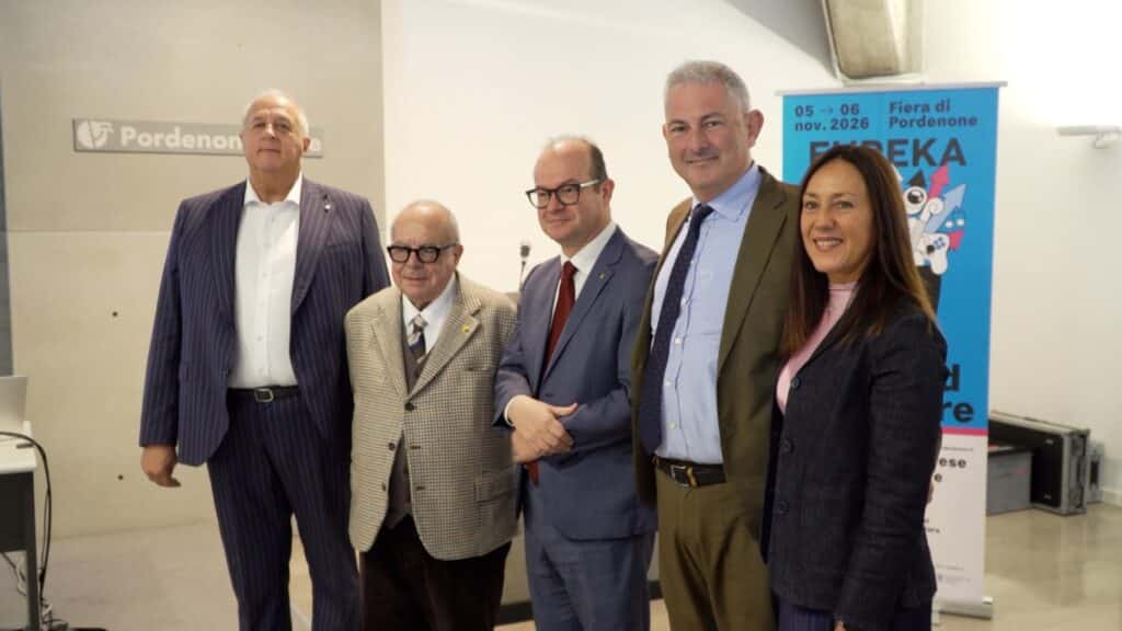 Il vicegovernatore Mario Anzil, al centro, in un momento della presentazione di Eureka nella fiera di Pordenone