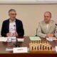 L'assessore Pierpaolo Roberti (a sinistra) assieme al presidente dell'Accademia Scacchi Trieste Massimo Varini