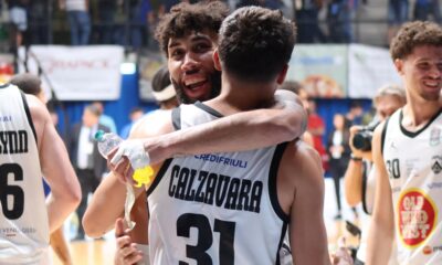 Valentine abbraccia Calzavara al termine del match (foto APU)