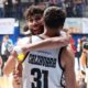 Valentine abbraccia Calzavara al termine del match (foto APU)