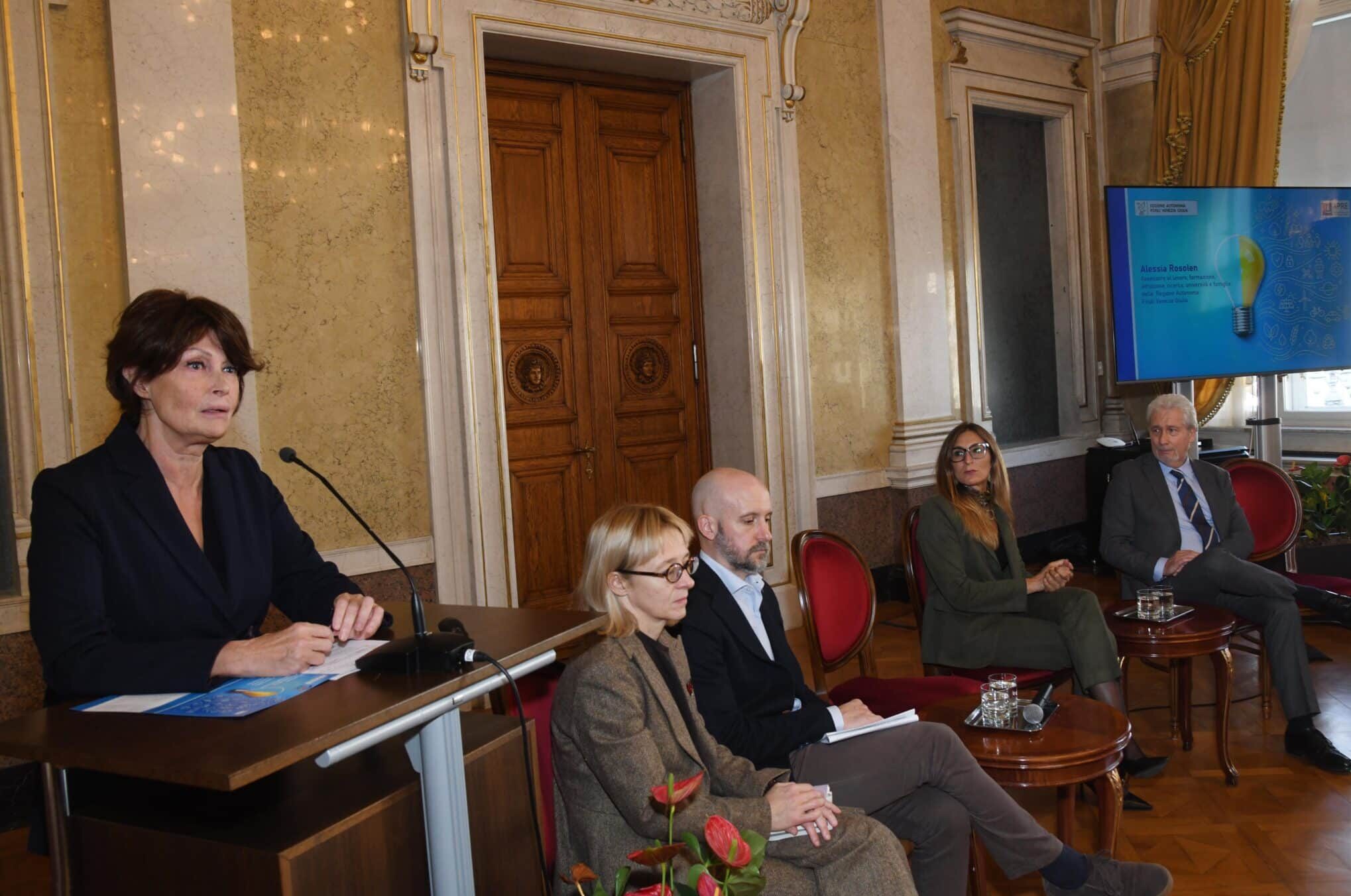 L'assessore regionale al Lavoro, formazione, istruzione, ricerca, università e famiglia, Alessia Rosolen, all'evento "Ricerca e innovazione in Friuli Venezia Giulia - Forza e potenzialità nell'Horizon Europe di oggi e di domani"