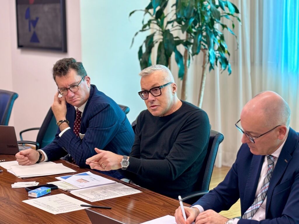 Al centro l'assessore Bini durante l'incontro