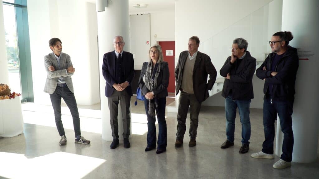 L'assessore regionale Cristina Amirante durante il suo intervento, accanto agli altri partecipanti alla cerimonia inaugurale.