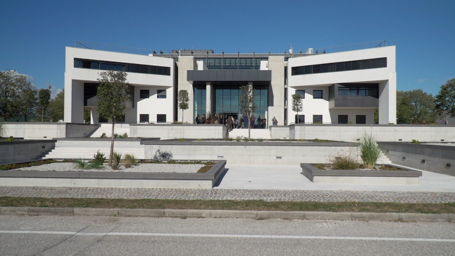 Il nuovo ingresso della palazzina direzionale dell'Interporto di Pordenone
