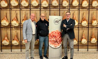 L'assessore regionale alla Salute Riccardo Riccardi (al centro) con il direttore generale del Consorzio del prosciutto di San Daniele MArio Cichetti (a destra) e il Direttore del Servizio prevenzione, sicurezza alimentare e sanità pubblica veterinaria della Regione Manlio Palei (a sinistra)