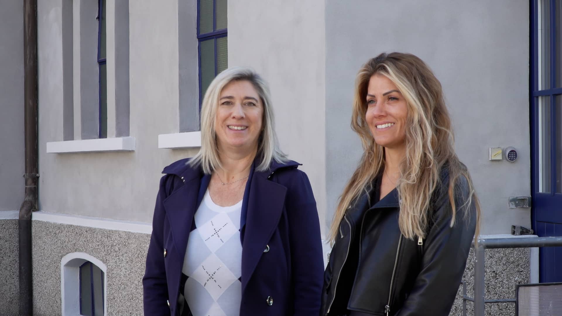 L'assessore regionale alle Infrastrutture e territorio Cristina Amirante (a sinistra) assieme alla presidente di Irisacqua Giulia Martellos.
